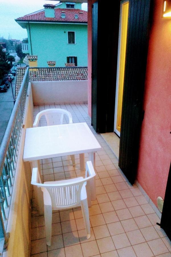 35 Mq In Centro A Caorle Apartamento Exterior foto